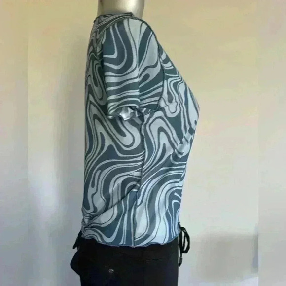 🆕Mesh Crop Top - Picture 6 of 13